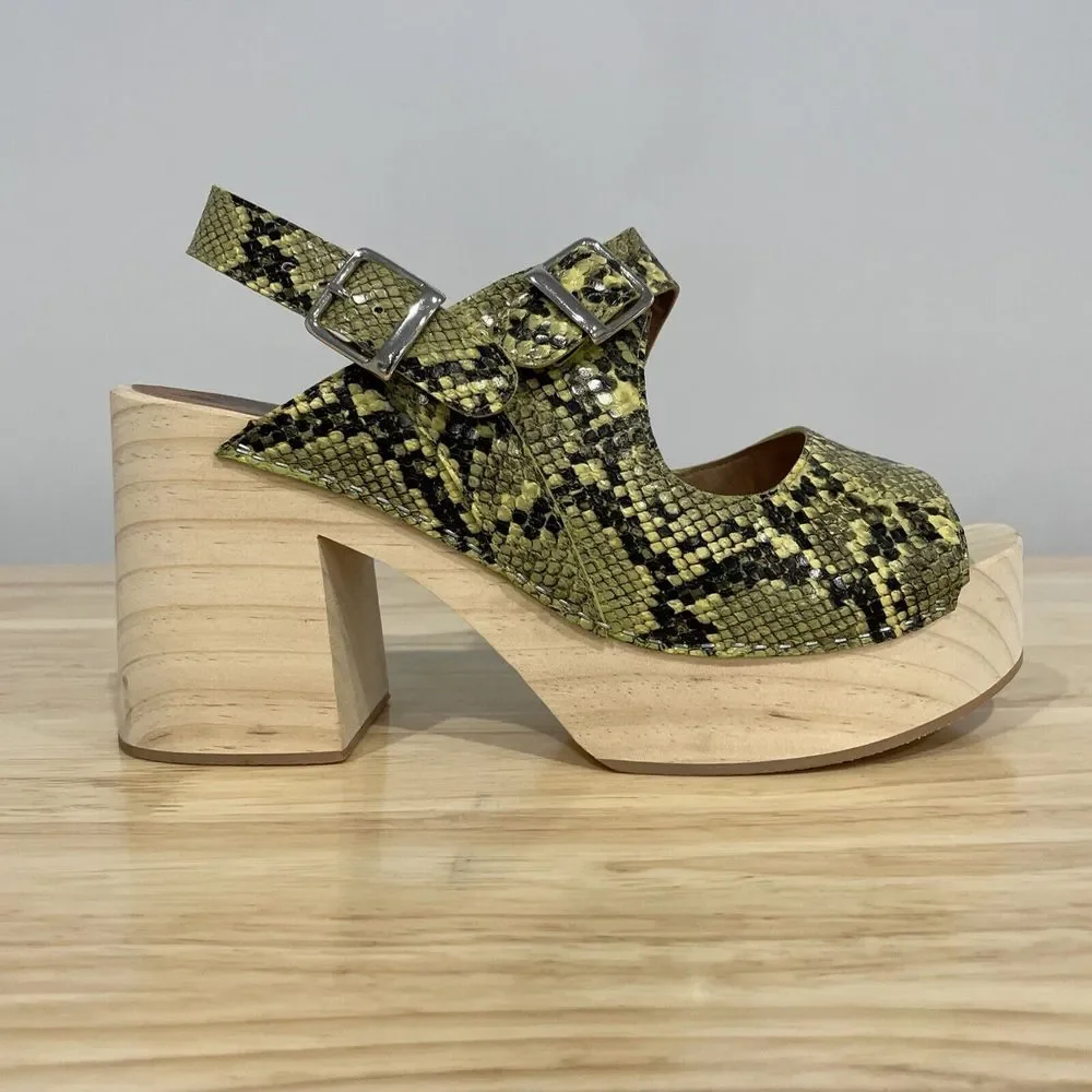 Free people Shoes Wooden Platform Clogs Belem Green Snakeskin Print‎ Size 9